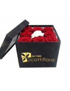 Flower Box con 8 Rose Rosse e 1 Rosa Bianca