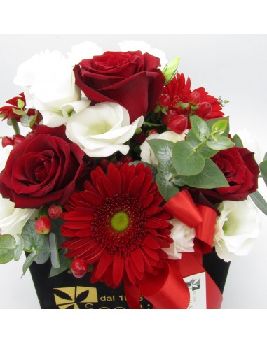 Scatola Quadrata con Rose Rosse e Fiori  Bianchi