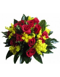 bouquet di mimose e rose rosse